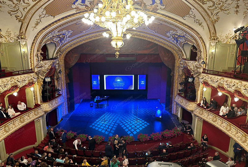 Tela de palco C-Beetle P2.97 para teatro na Romênia