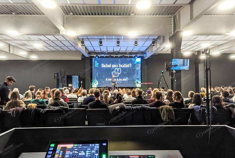 Tela LED interna C-Lite P3.91 para sala de conferências
        